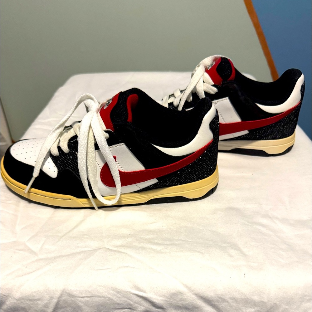 Cute Nike - White, Red and Black Sparkle Sneakers